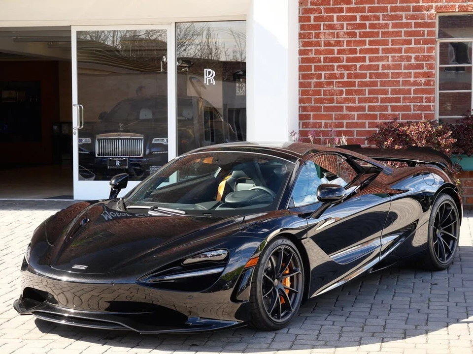 2026 McLaren 750S Spider - Image 18 of 26