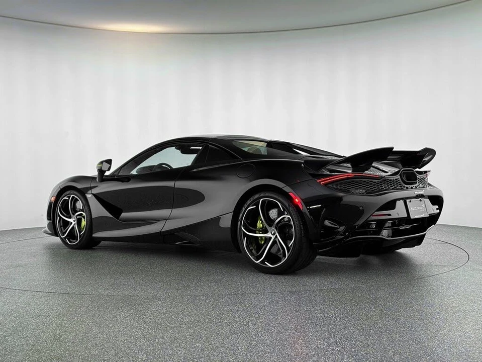 2026 McLaren 750S Spider - Image 3 of 31