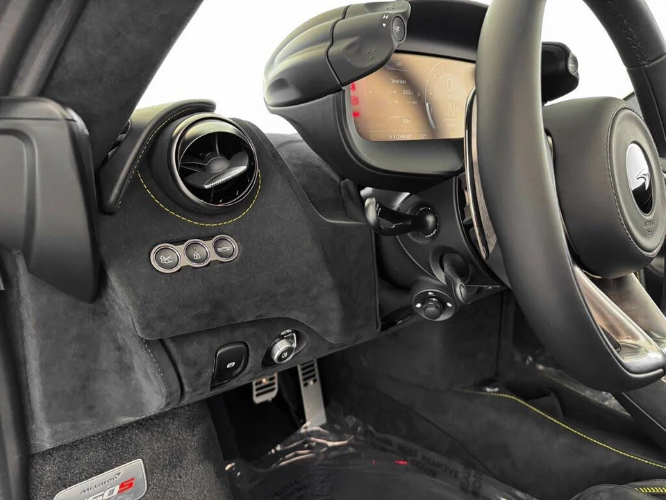 2026 McLaren 750S Spider - Image 16 of 31