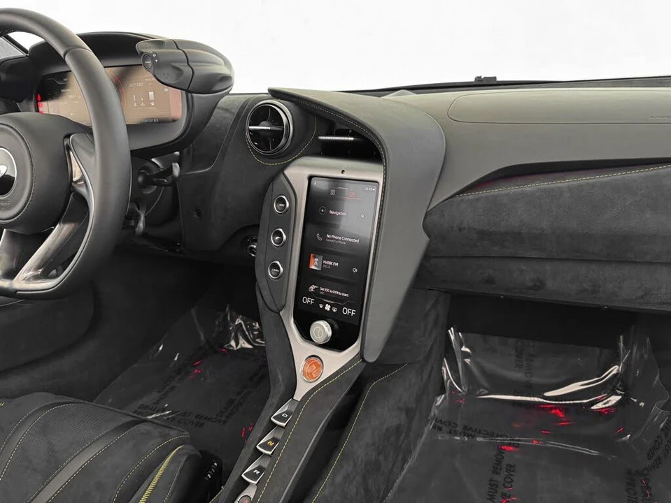 2026 McLaren 750S Spider - Image 27 of 31