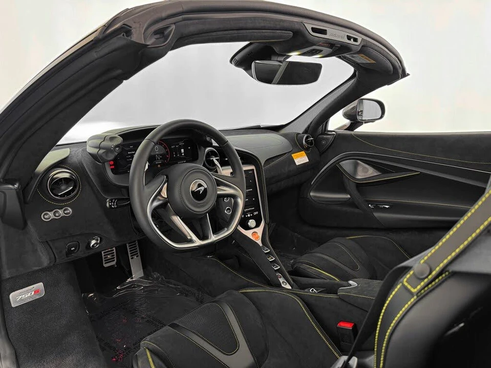2026 McLaren 750S Spider - Image 15 of 31