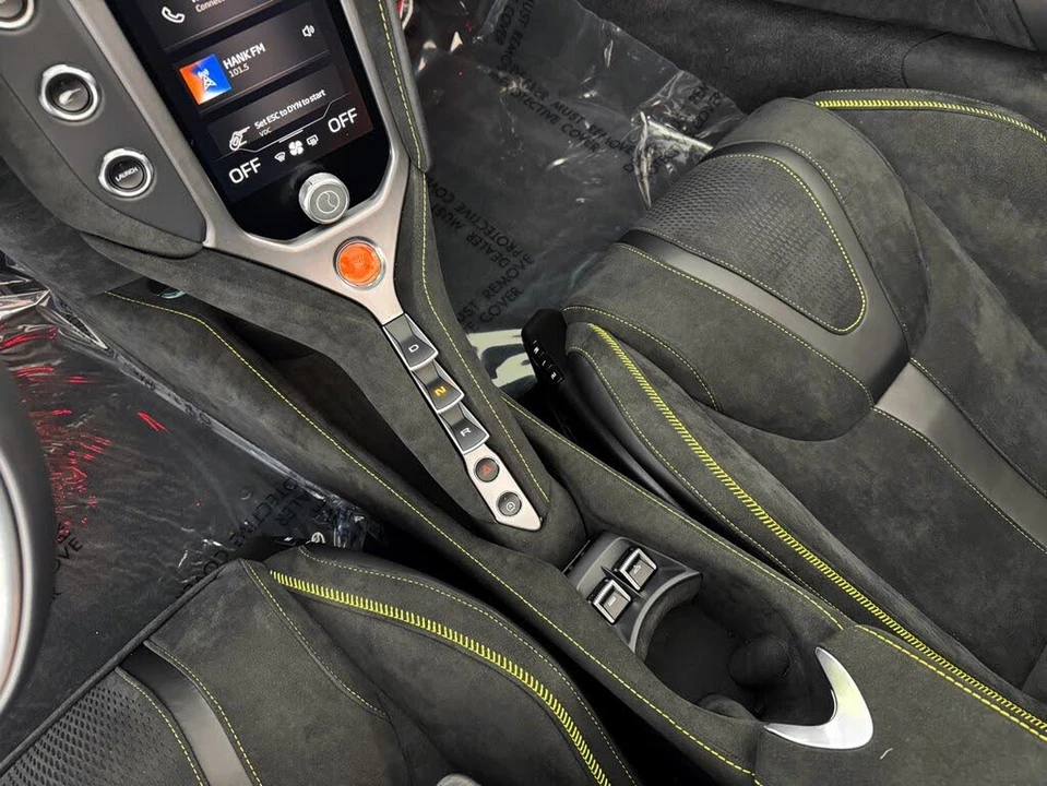 2026 McLaren 750S Spider - Image 19 of 31