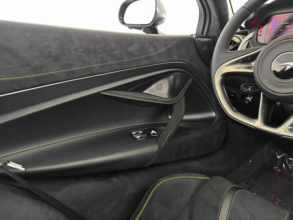 2026 McLaren 750S Spider - Image 26 of 31