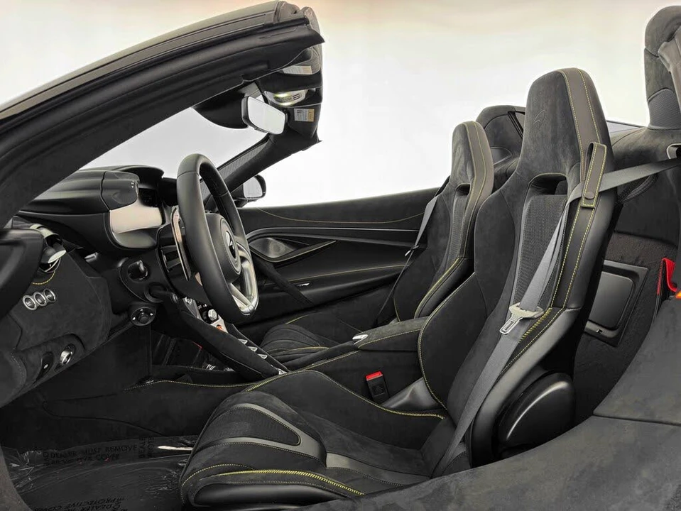 2026 McLaren 750S Spider - Image 13 of 31