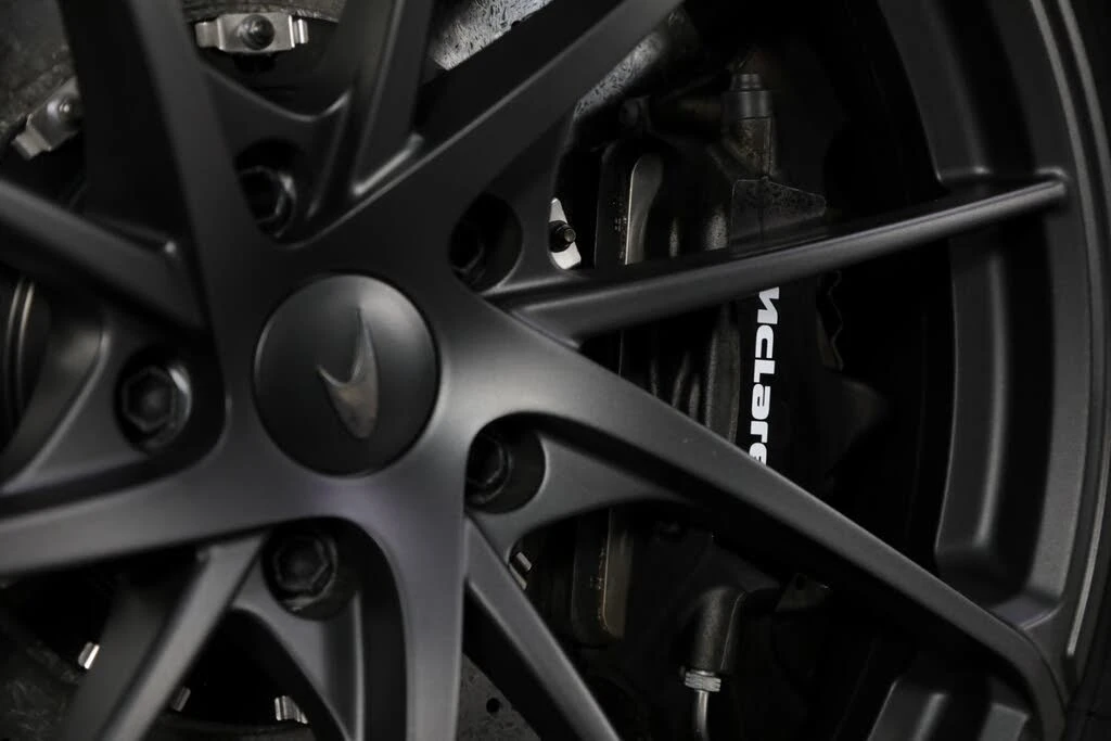 2026 McLaren 750S Spider - Image 19 of 31