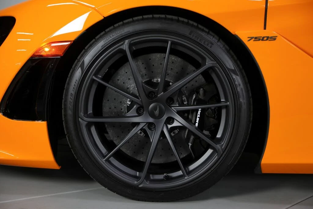 2026 McLaren 750S Spider - Image 18 of 31