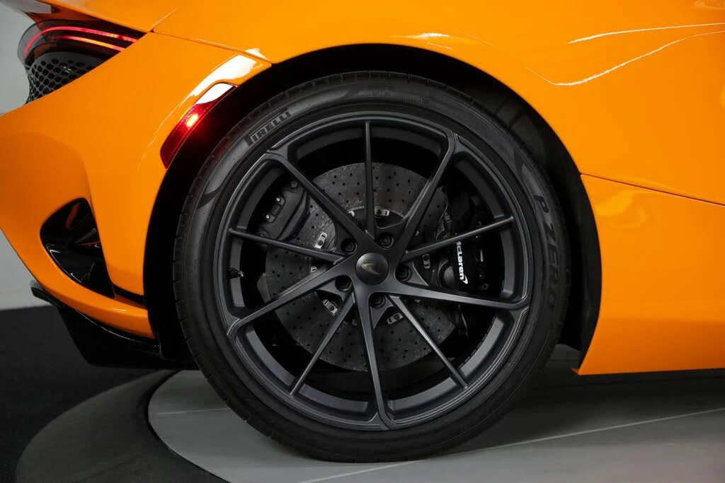 2026 McLaren 750S Spider - Image 27 of 31