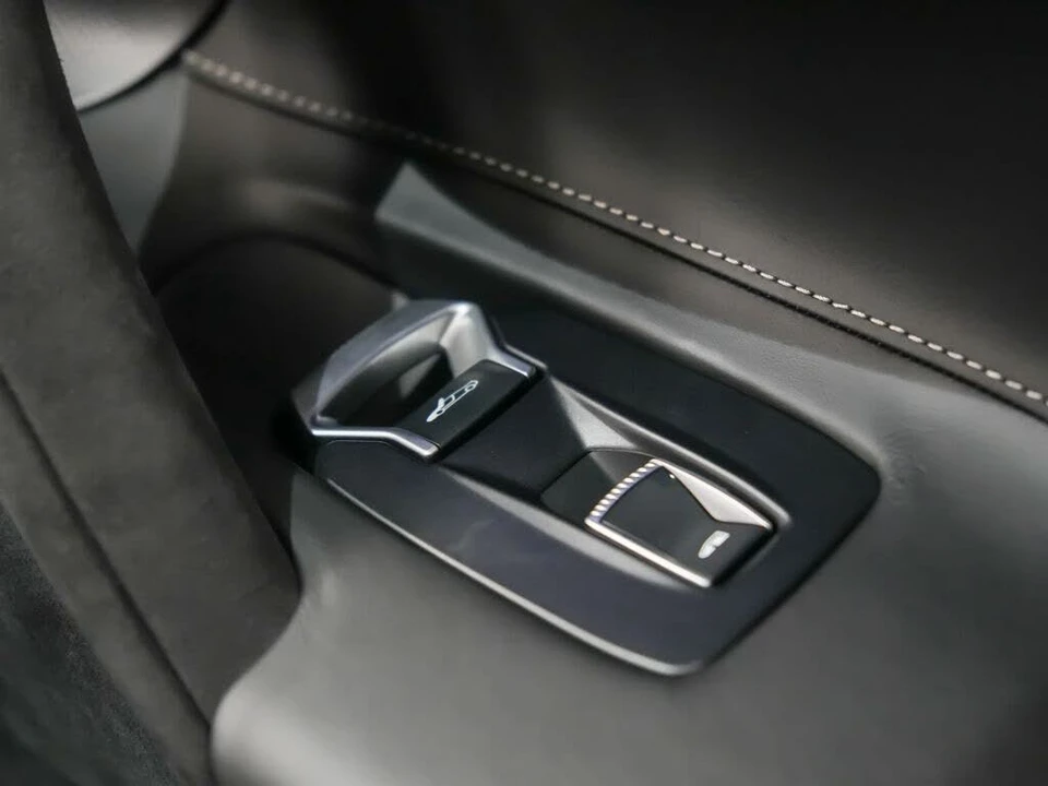 2026 McLaren 750S Spider - Image 16 of 31