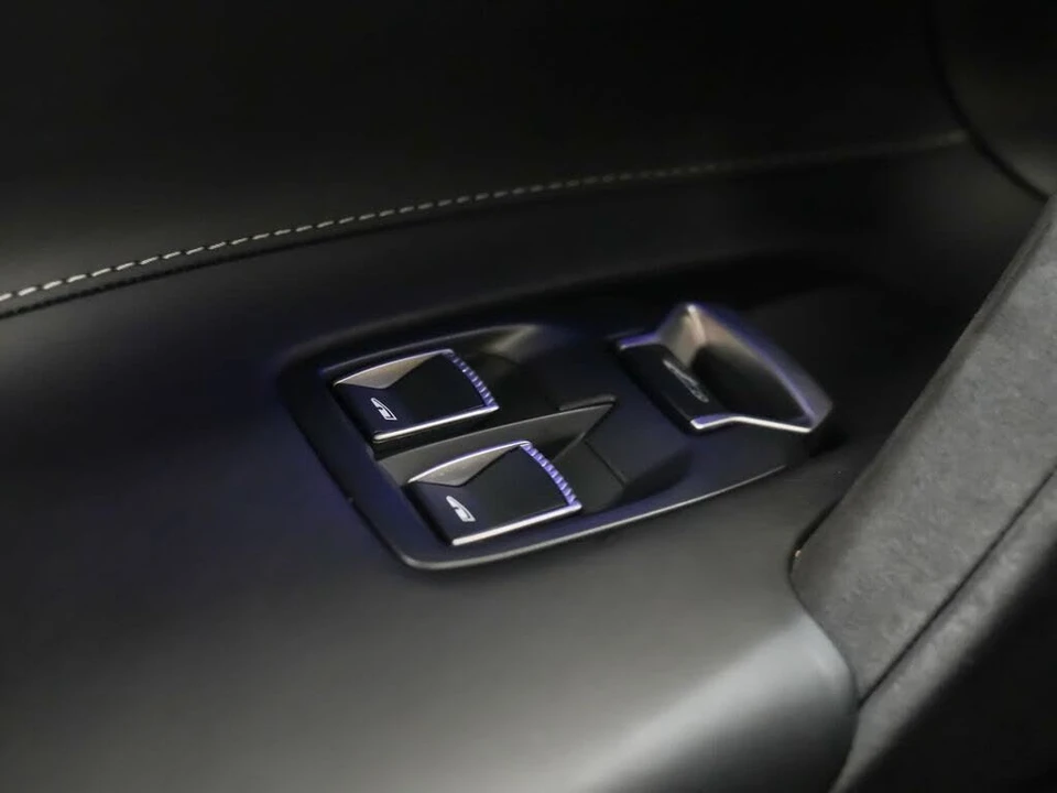 2026 McLaren 750S Spider - Image 20 of 31
