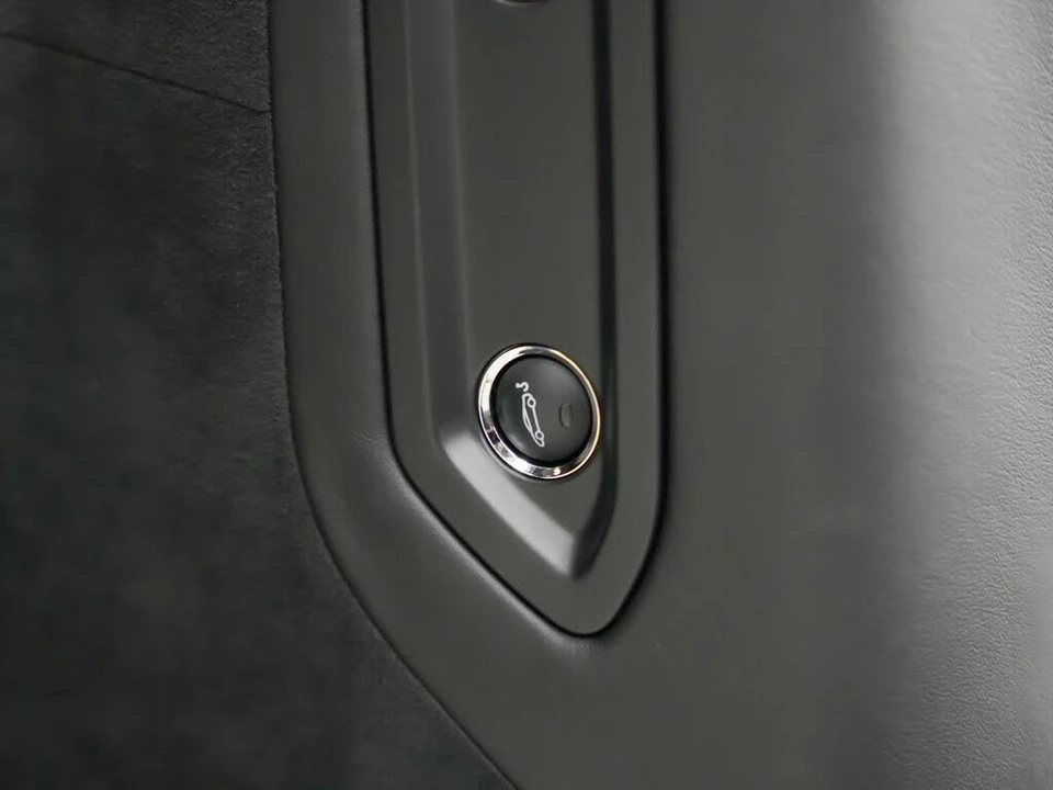2026 McLaren 750S Spider - Image 19 of 31