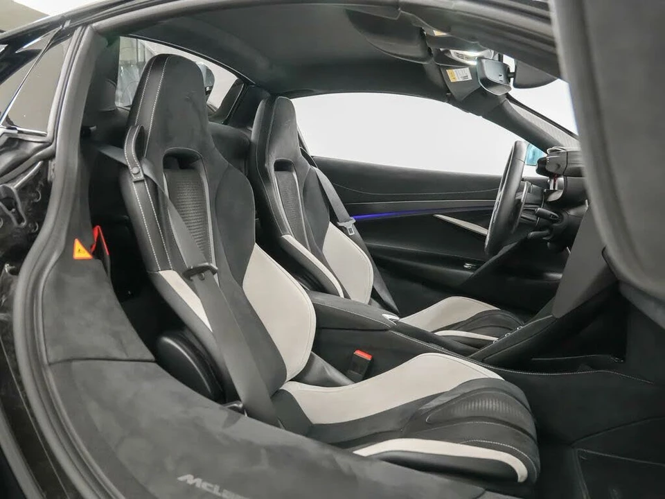2026 McLaren 750S Spider - Image 17 of 31