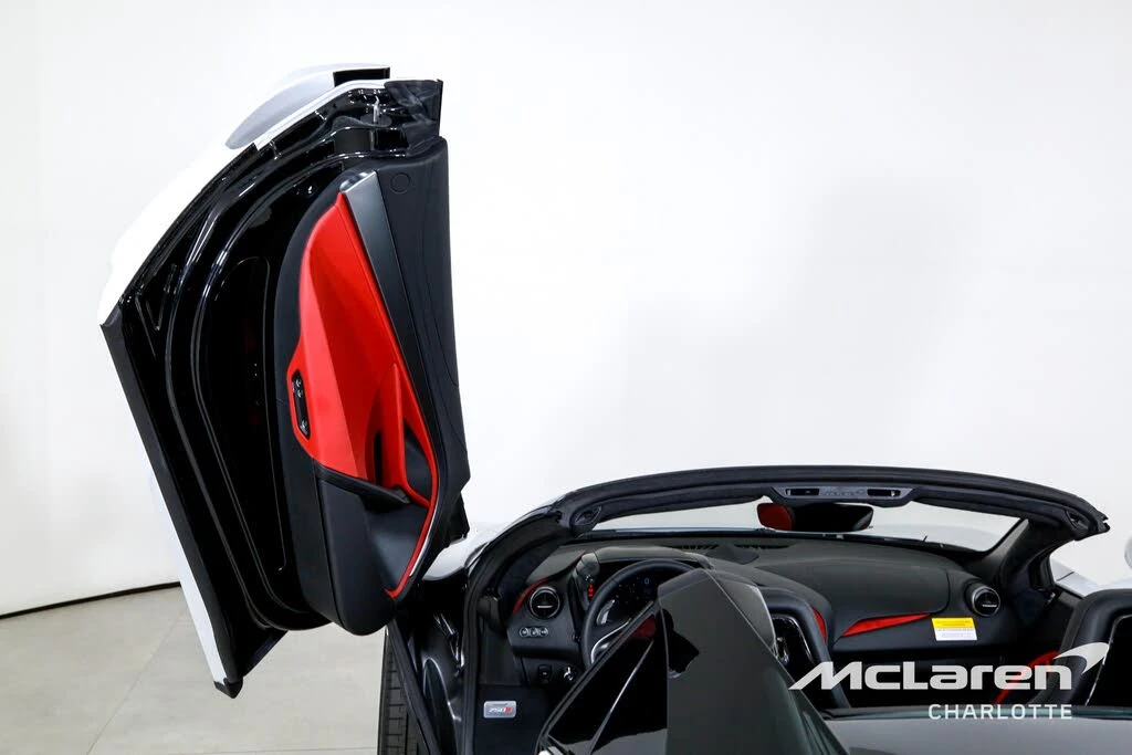 2026 McLaren 750S Spider - Image 12 of 31
