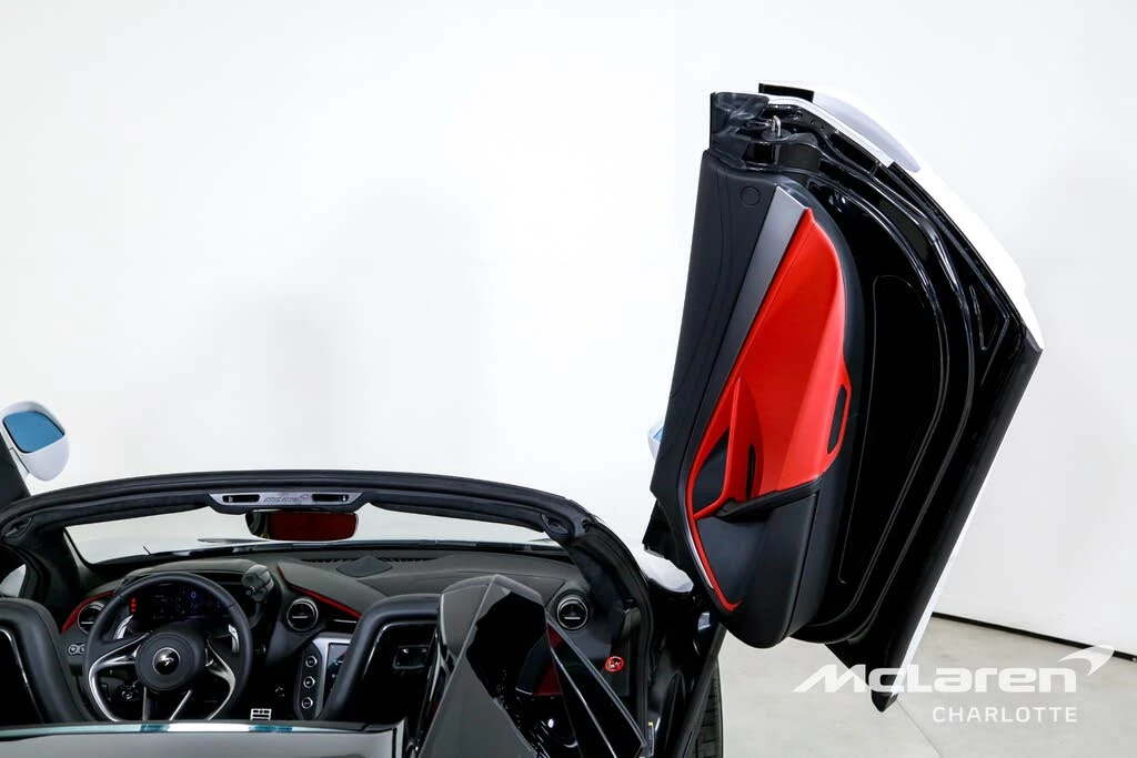 2026 McLaren 750S Spider - Image 18 of 31