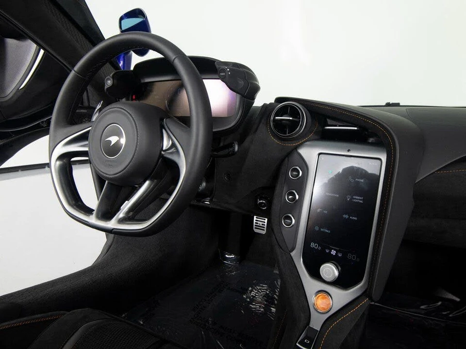 2026 McLaren 750S Spider - Image 26 of 31