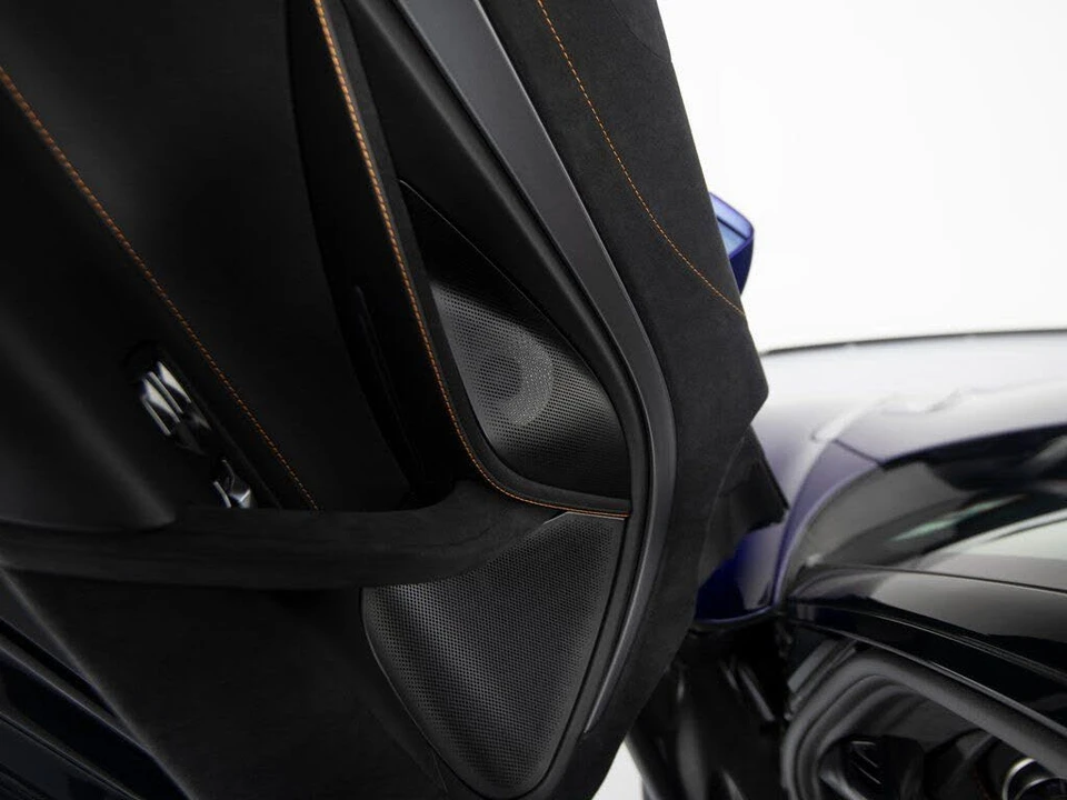 2026 McLaren 750S Spider - Image 13 of 31