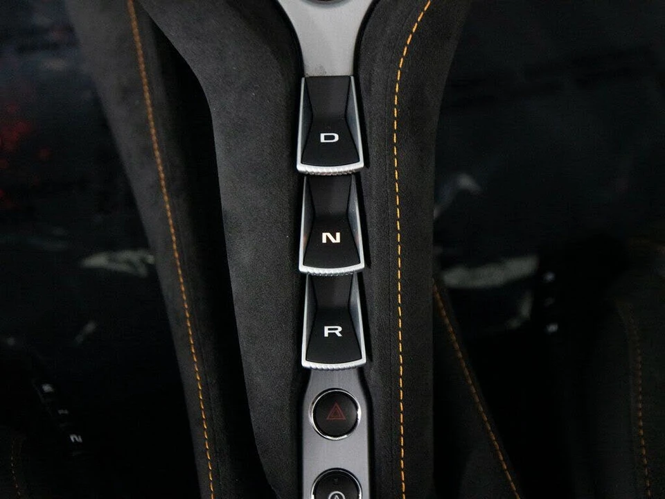 2026 McLaren 750S Spider - Image 23 of 31