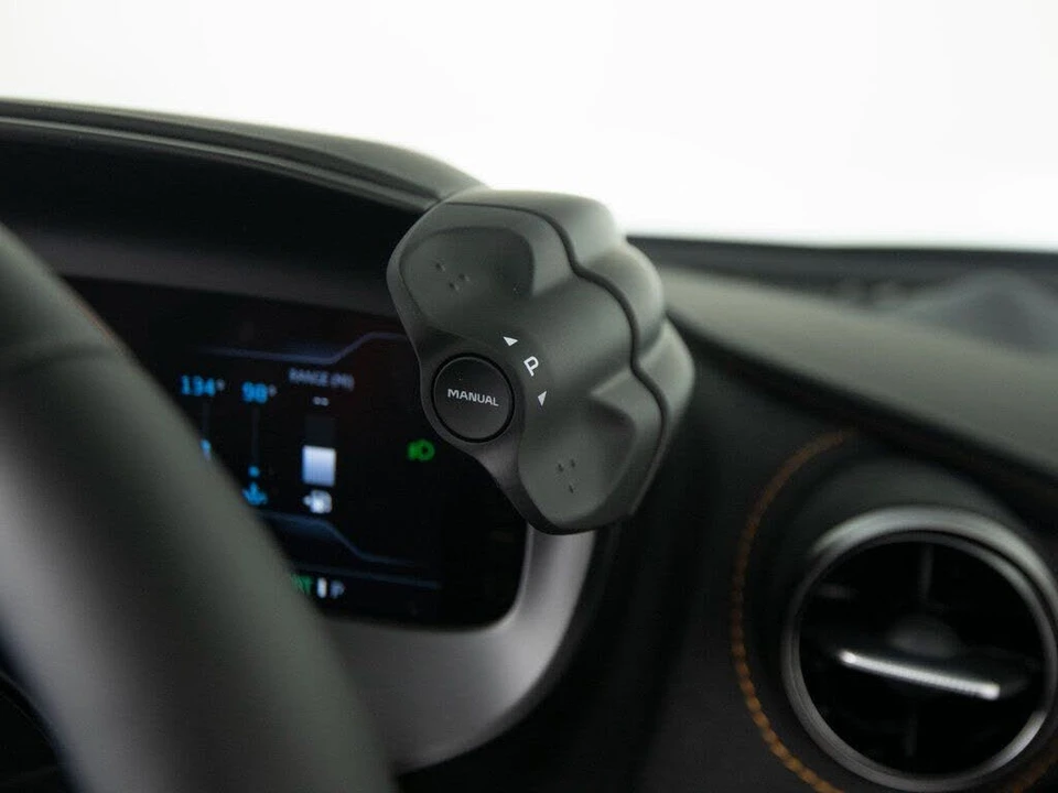 2026 McLaren 750S Spider - Image 18 of 31