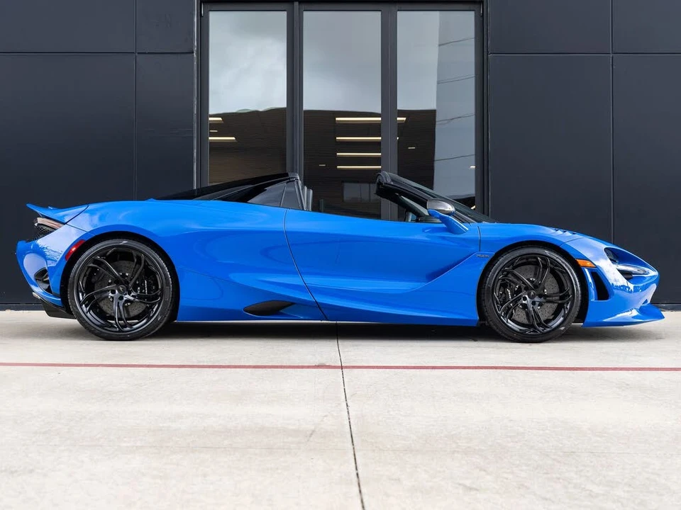 2026 McLaren 750S Spider - Image 11 of 31