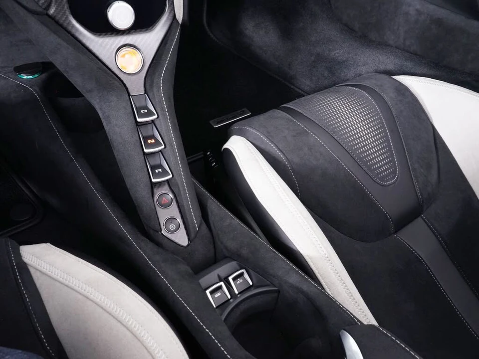 2026 McLaren 750S Spider - Image 27 of 29