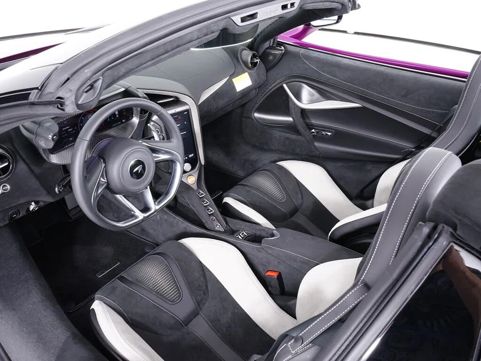 2026 McLaren 750S Spider - Image 25 of 29