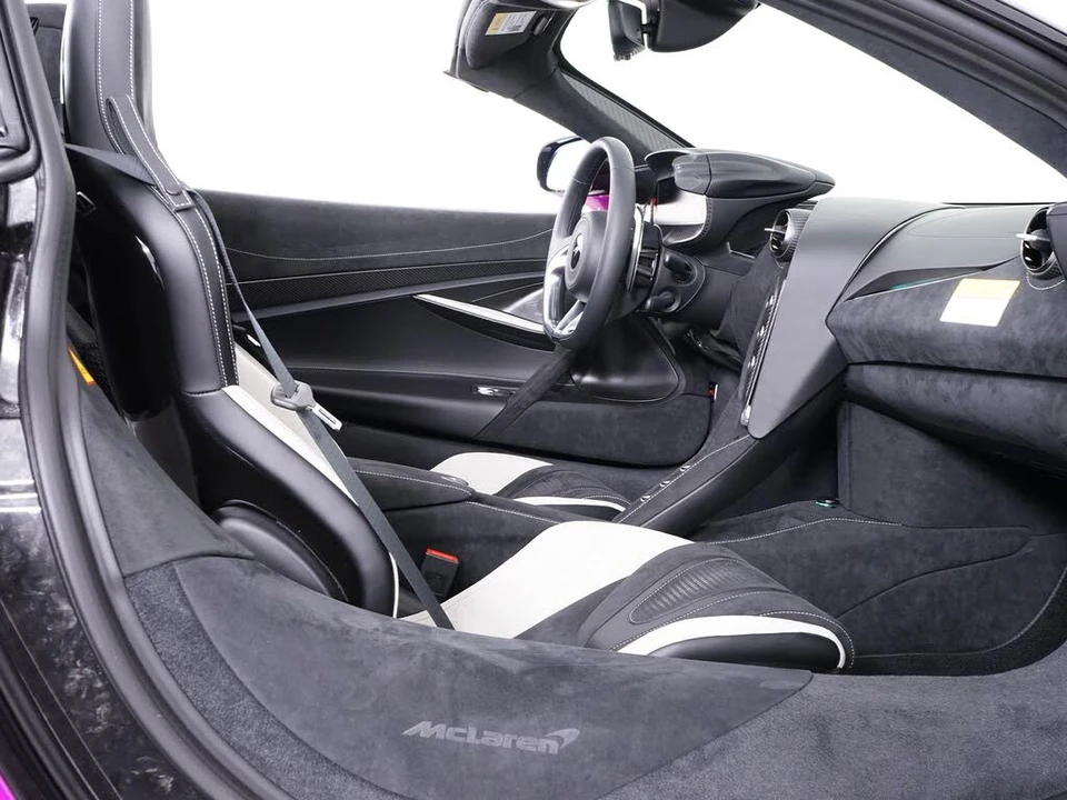 2026 McLaren 750S Spider - Image 28 of 29
