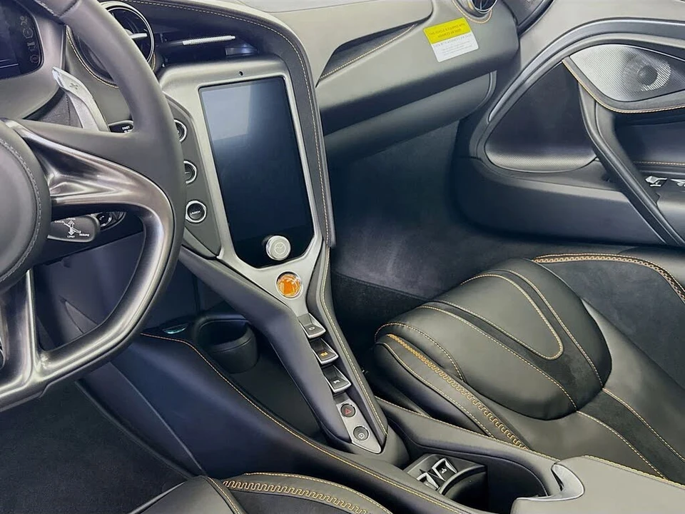 2026 McLaren 750S Spider - Image 13 of 26