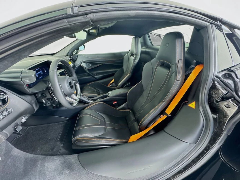 2026 McLaren 750S Spider - Image 19 of 26