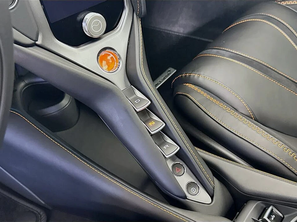 2026 McLaren 750S Spider - Image 14 of 26