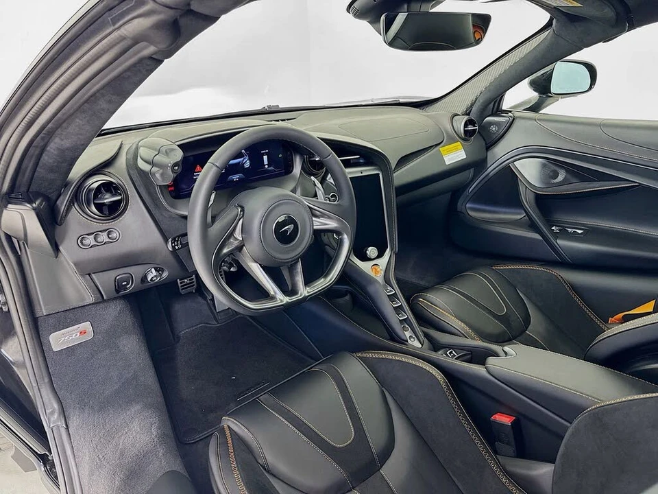 2026 McLaren 750S Spider - Image 10 of 26