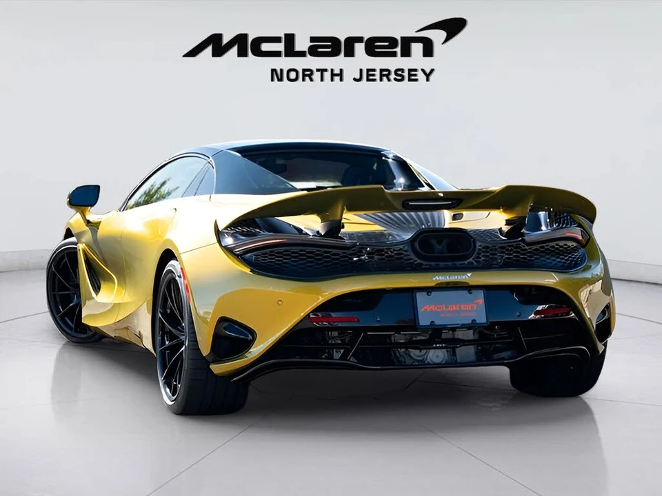 2026 McLaren 750S Spider - Image 26 of 31
