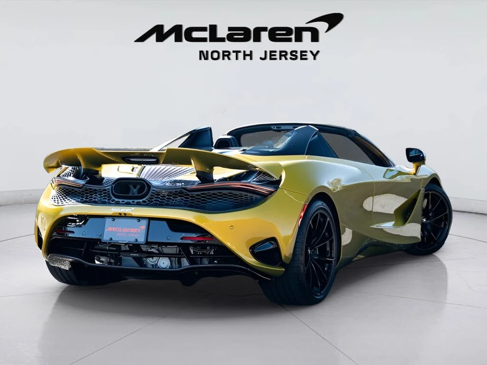 2026 McLaren 750S Spider - Image 17 of 31