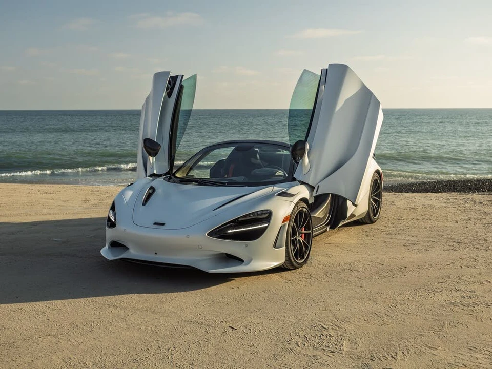 2026 McLaren 750S Spider - Image 13 of 31