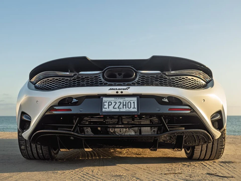 2026 McLaren 750S Spider - Image 18 of 31