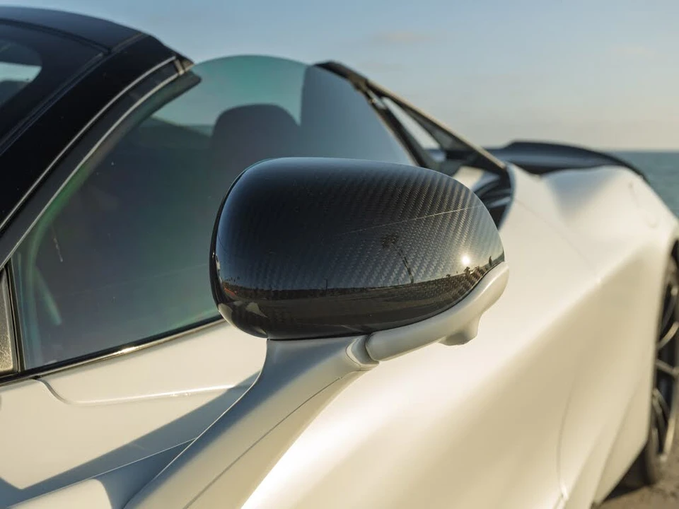 2026 McLaren 750S Spider - Image 14 of 31