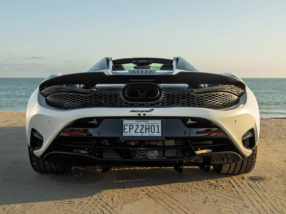 2026 McLaren 750S Spider - Image 7 of 31