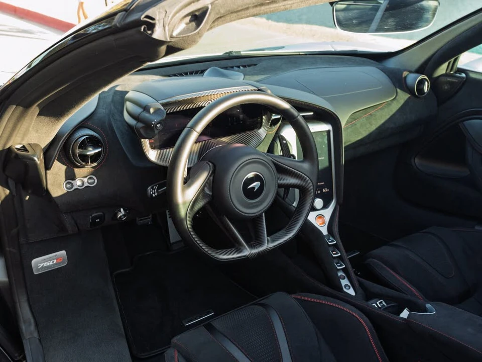 2026 McLaren 750S Spider - Image 28 of 31