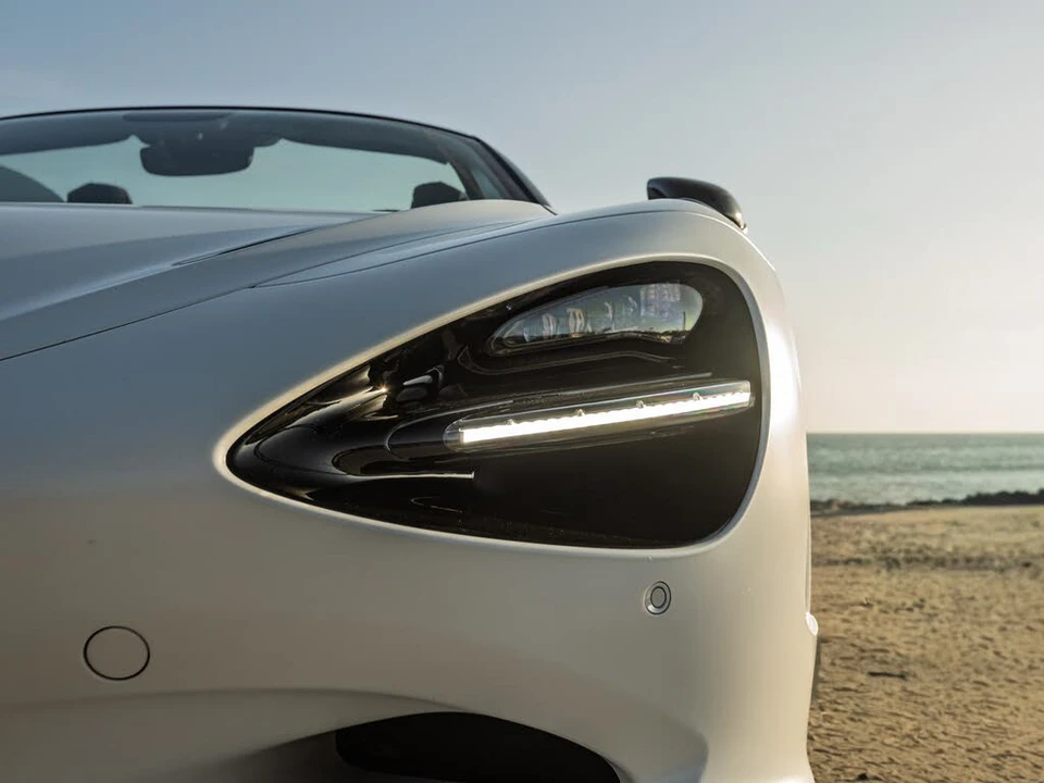 2026 McLaren 750S Spider - Image 16 of 31