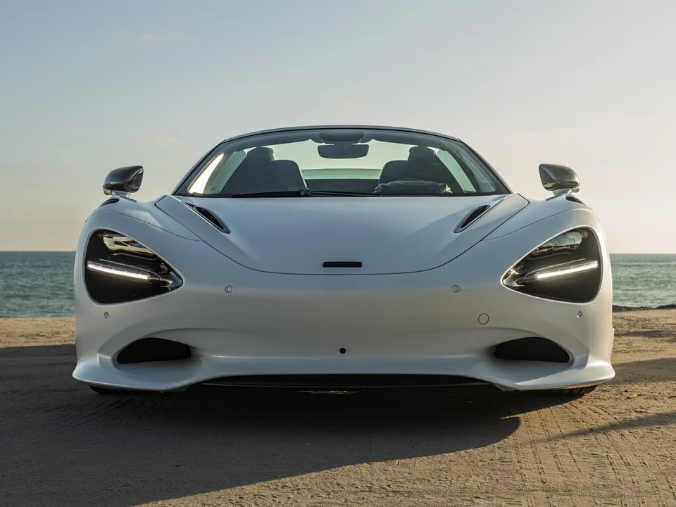 2026 McLaren 750S Spider - Image 2 of 31