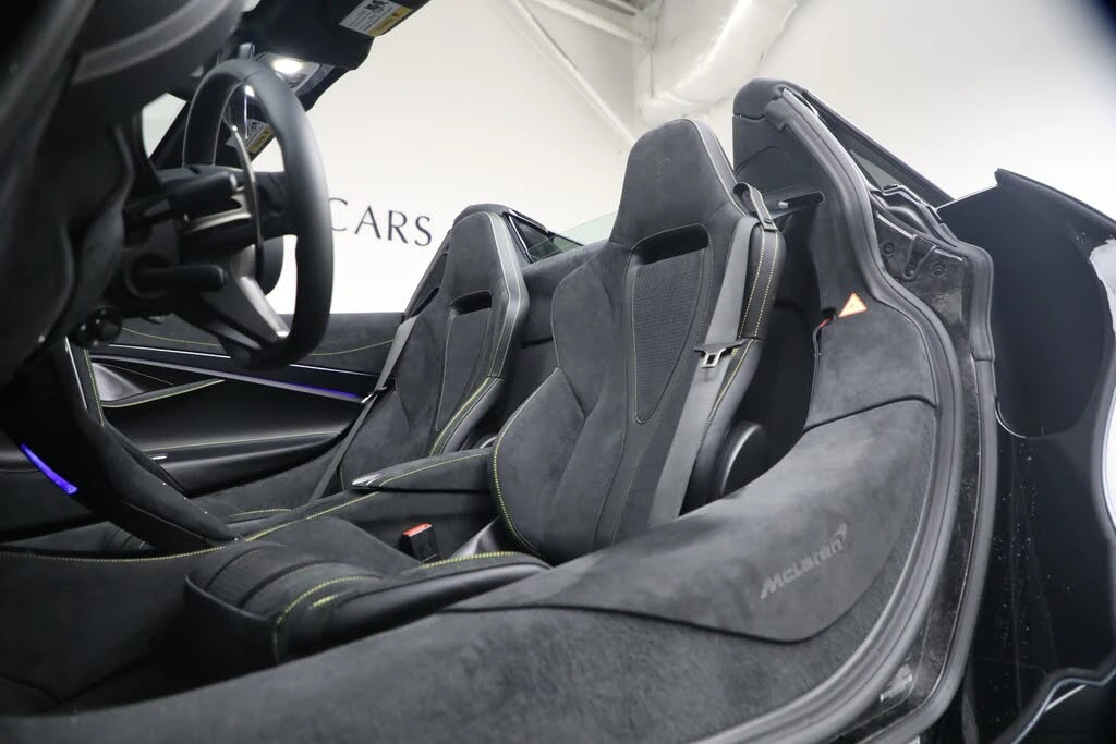 2026 McLaren 750S Spider - Image 22 of 31