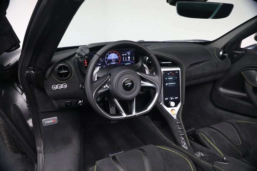2026 McLaren 750S Spider - Image 24 of 31