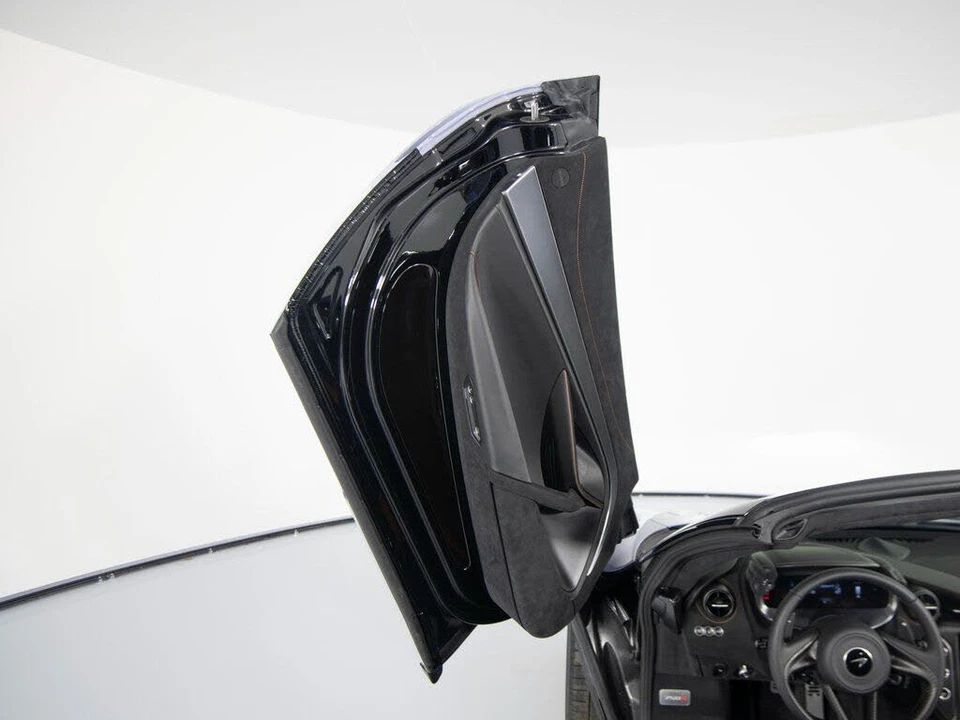 2026 McLaren 750S Spider - Image 11 of 31