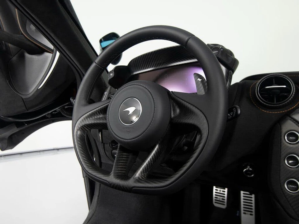 2026 McLaren 750S Spider - Image 28 of 31