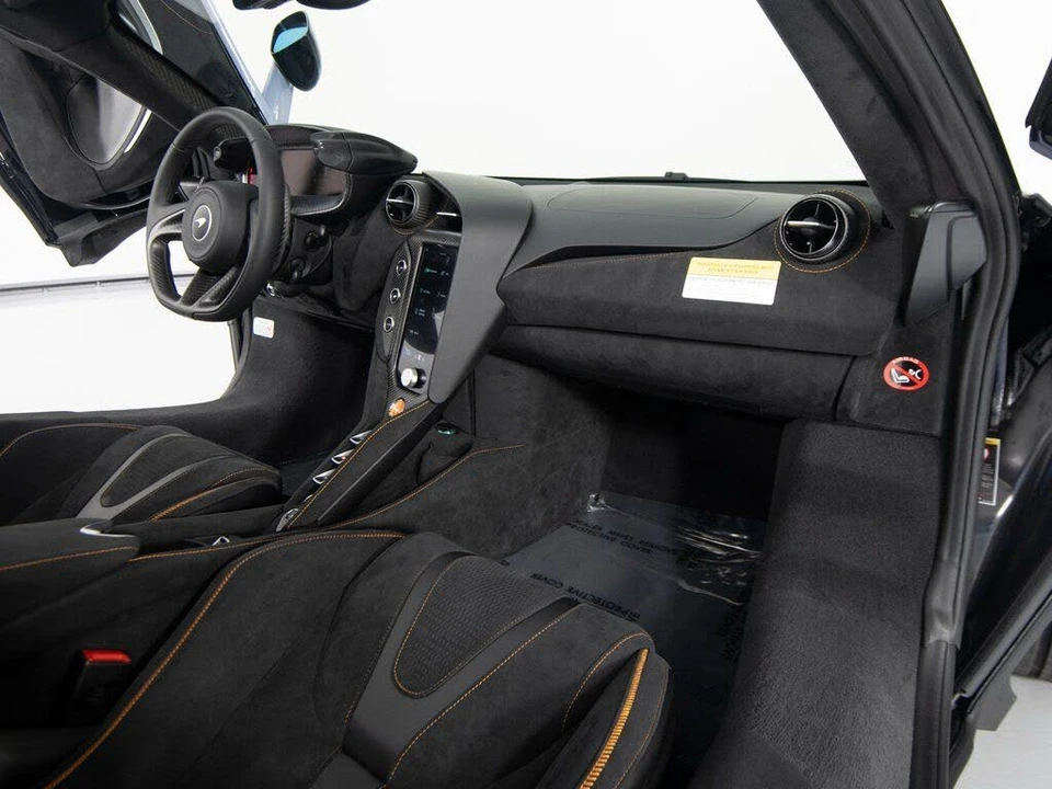 2026 McLaren 750S Spider - Image 26 of 31