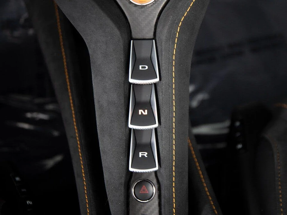 2026 McLaren 750S Spider - Image 24 of 31