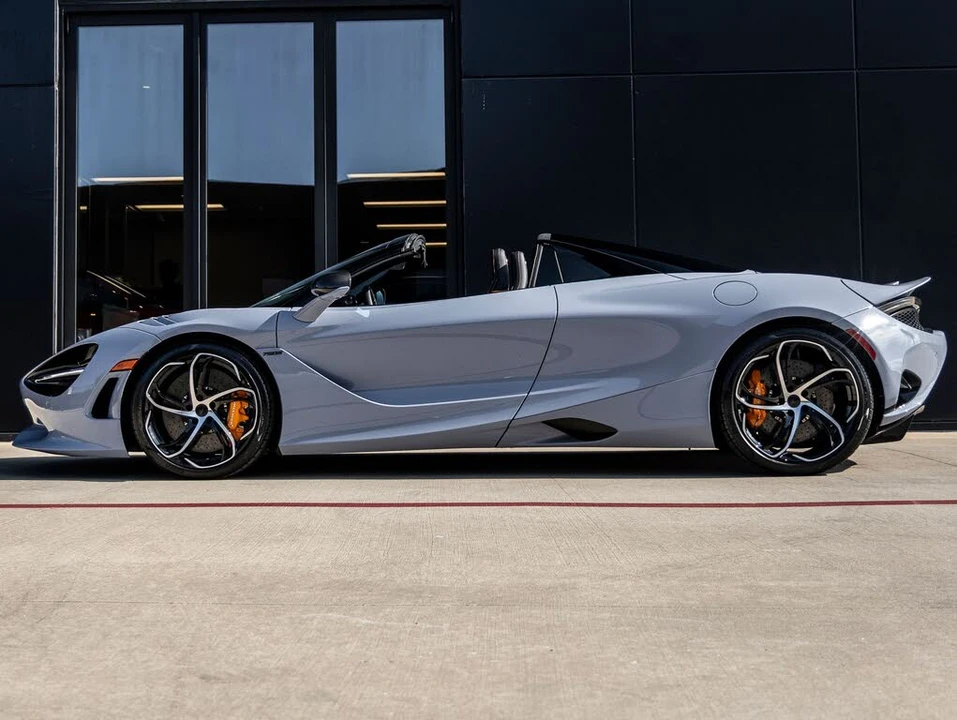 2026 McLaren 750S Spider - Image 11 of 31