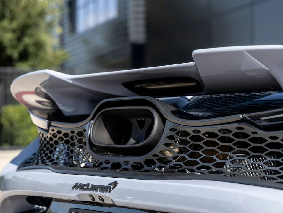 2026 McLaren 750S Spider - Image 15 of 31