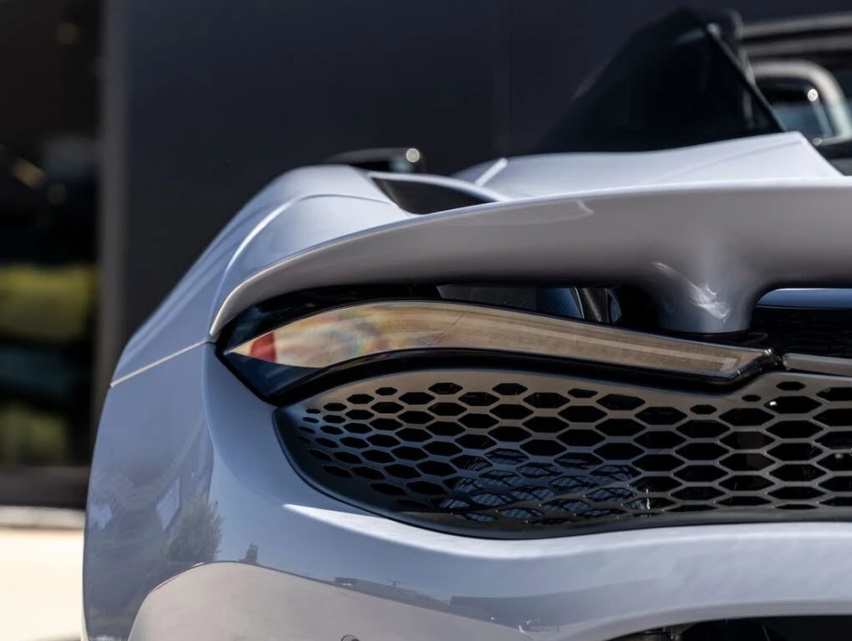 2026 McLaren 750S Spider - Image 14 of 31