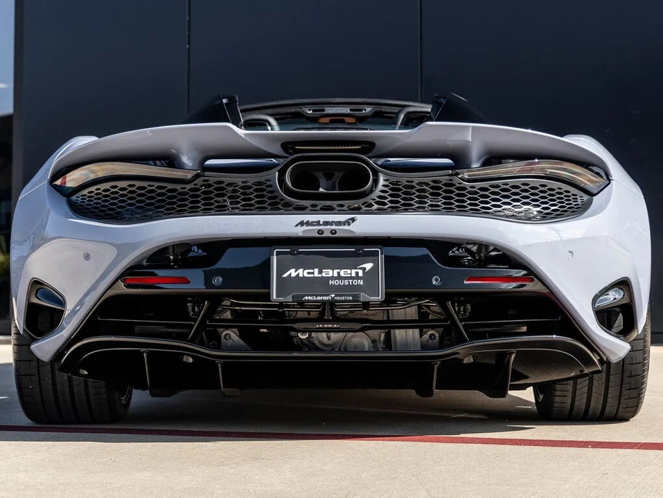 2026 McLaren 750S Spider - Image 9 of 31