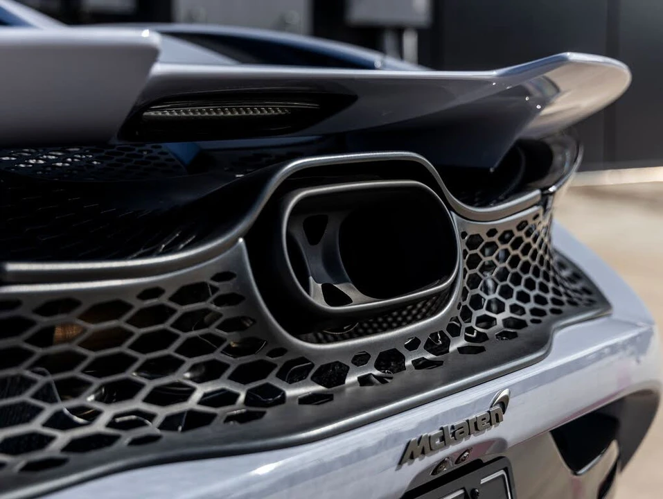 2026 McLaren 750S Spider - Image 17 of 31