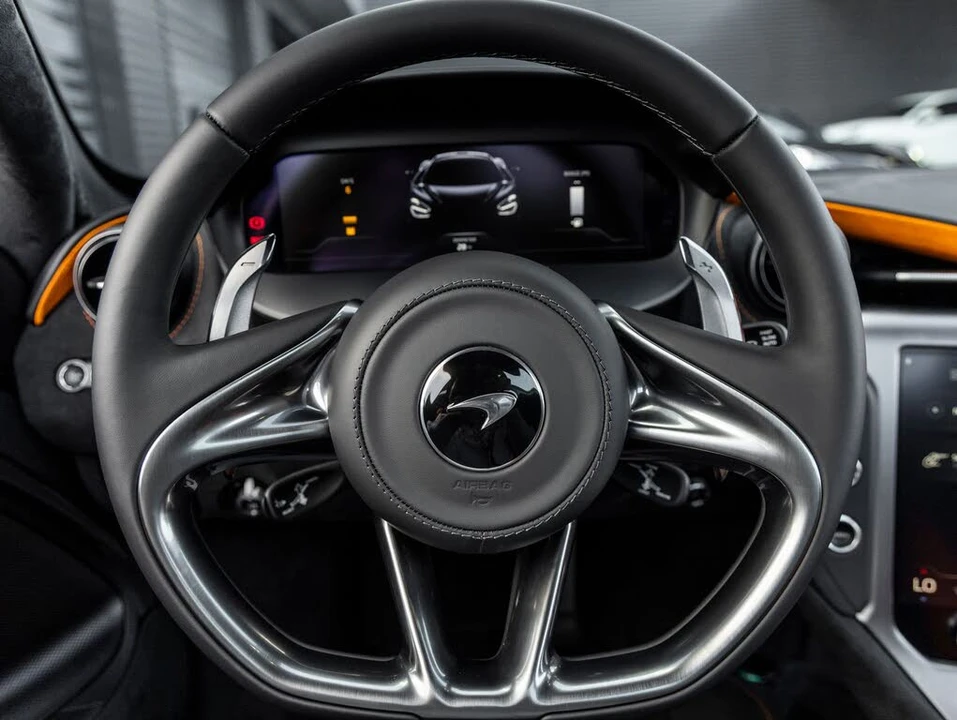 2026 McLaren 750S Spider - Image 29 of 31